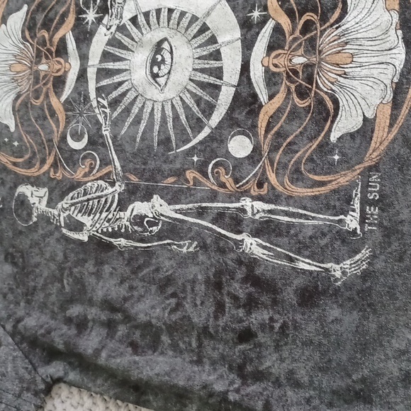 The Sun / The Moon Wound up t-shirt  NWT - Picture 3 of 8